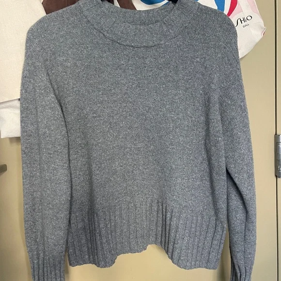 GAP Heather Gray Women's Crew Neck Sweater - Picture 1 of 3